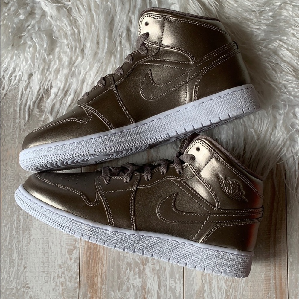 NWT Nike Air Jordan 1 special edition - Picture 7 of 8